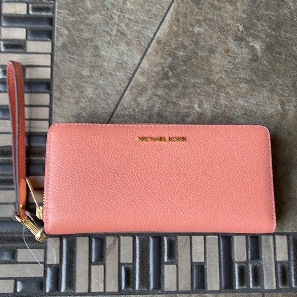 Michael Kors Jet Set Travel Large Travel CONTINENTAL 
Sherbert - Picture 16 of 16